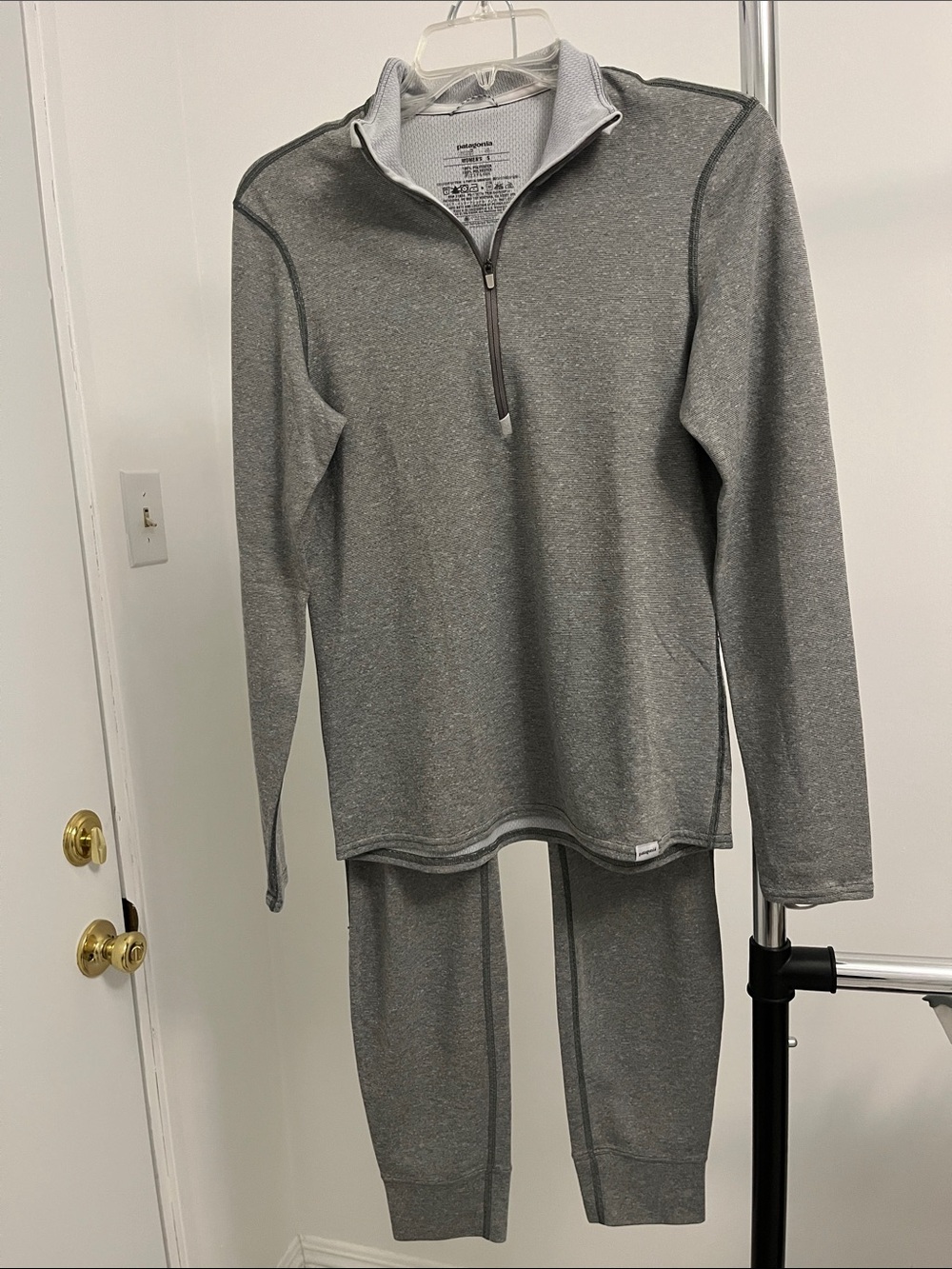 Women’s Patagonia Gray Half-Zip Base Layer Set